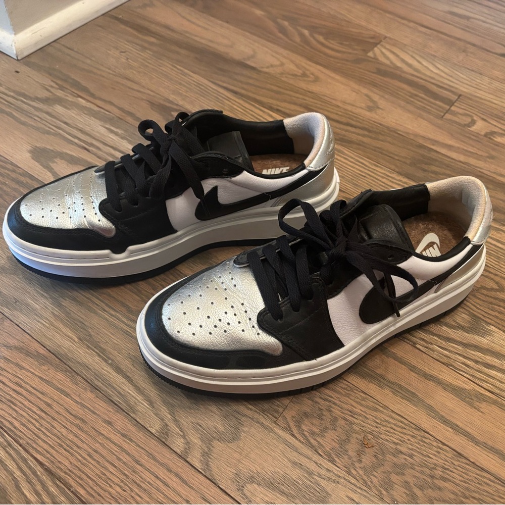 Nike Men's Black, White, and Silver Sneakers